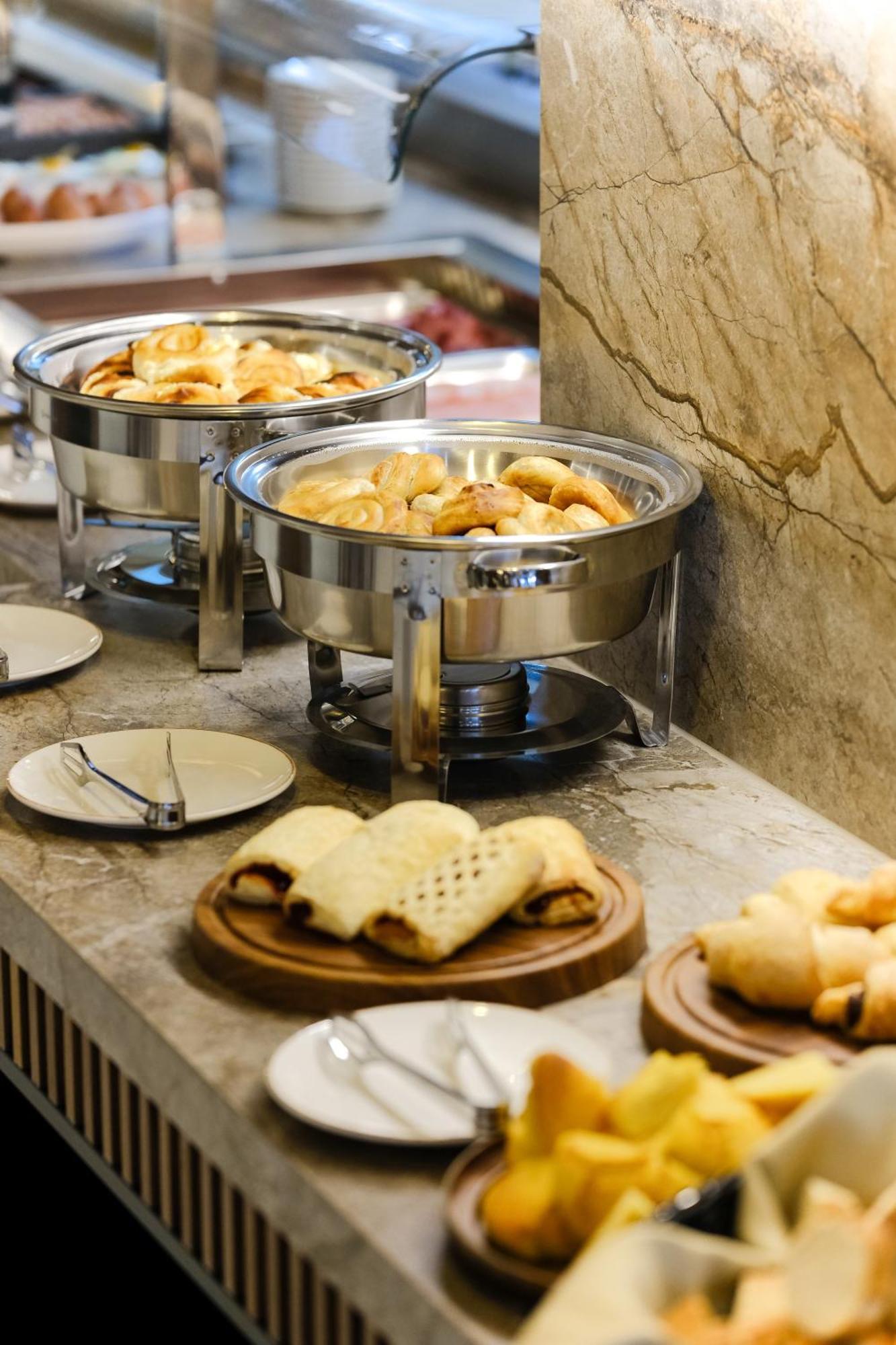 Hotel Vema Visoko Luaran gambar